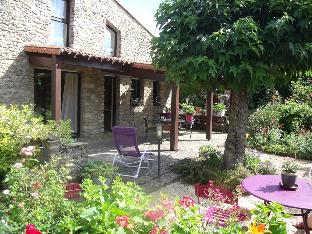 L' Esterlanges SUITE FAMILLE 2 chambres 4 personnes PROCHE PUYduFOU Saint-Vincent-Sterlanges Exterior foto