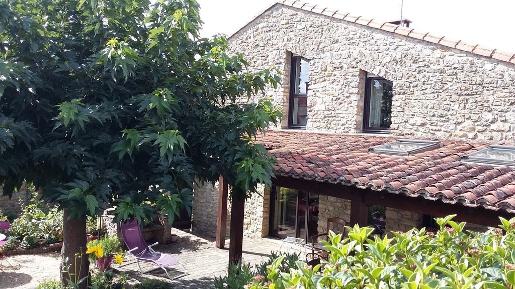 L' Esterlanges SUITE FAMILLE 2 chambres 4 personnes PROCHE PUYduFOU Saint-Vincent-Sterlanges Exterior foto