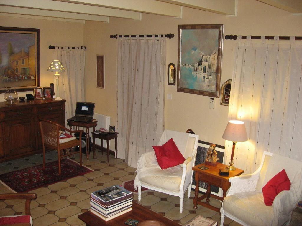 L' Esterlanges SUITE FAMILLE 2 chambres 4 personnes PROCHE PUYduFOU Saint-Vincent-Sterlanges Exterior foto