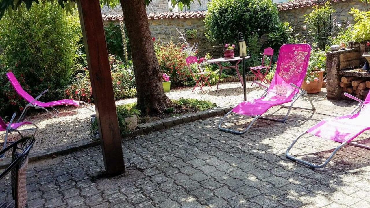 L' Esterlanges SUITE FAMILLE 2 chambres 4 personnes PROCHE PUYduFOU Saint-Vincent-Sterlanges Exterior foto