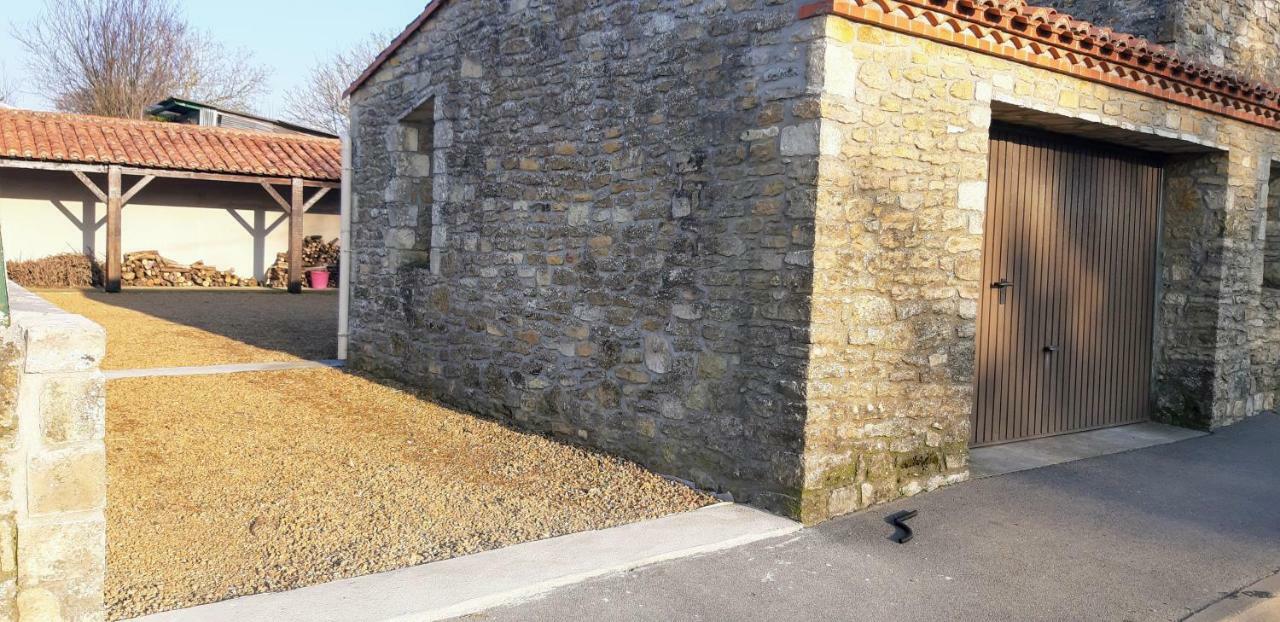 L' Esterlanges SUITE FAMILLE 2 chambres 4 personnes PROCHE PUYduFOU Saint-Vincent-Sterlanges Exterior foto